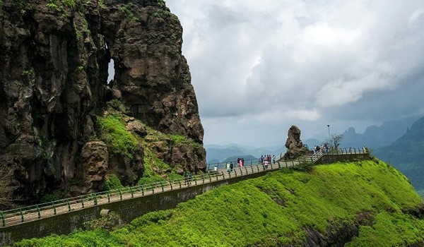 places to visit in maharashtra in monsoon 