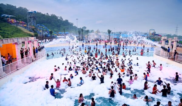 Weekender Foam PartyWavepool foam party to elevate your water park experience and add extra fun.
