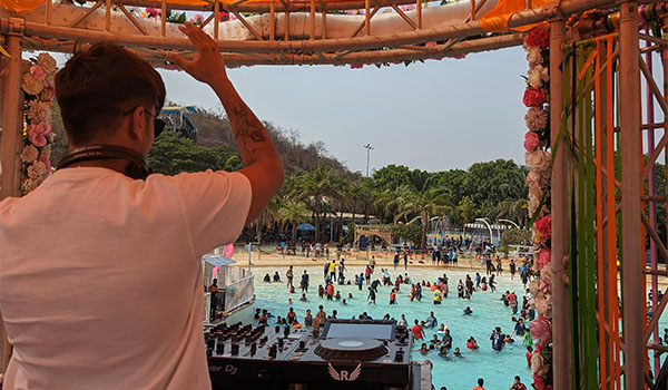 Go with the Flow Weekender Groove to chill vibes and splashy beats at the DJ Wave Pool Party.&nbsp; To know more click here